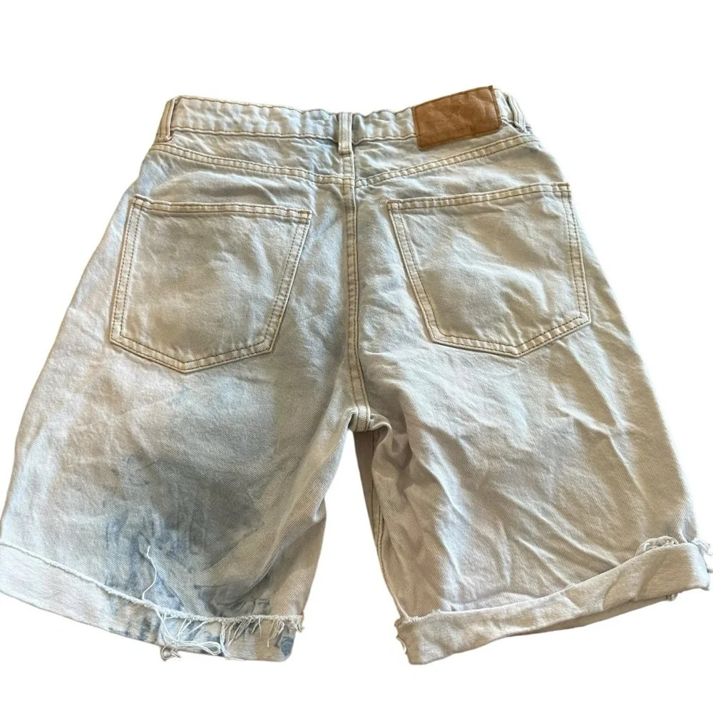 Zara women's size 4  distressed jean shorts, waist 15", inseam 7" - Picture 2 of 5